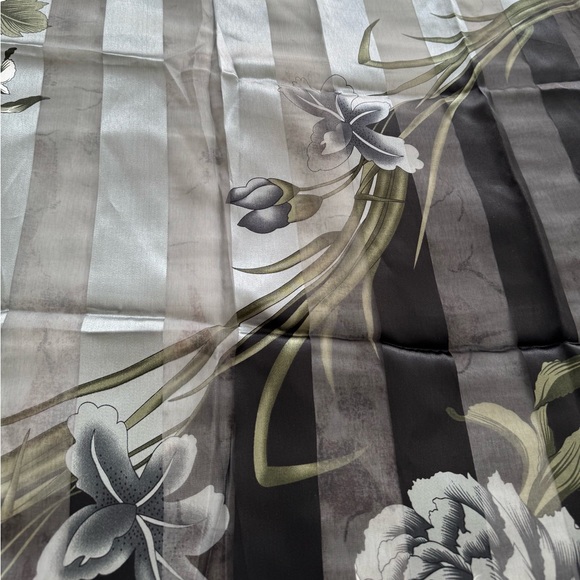 Grey and black floral silk-like semi-sheer square striped shawl scarf size 40x40 - Picture 8 of 12